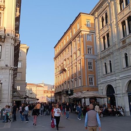 Casa Vacanze Trieste - Vista Piazza Unita Exterior foto