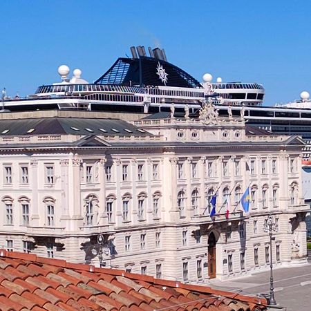 Casa Vacanze Trieste - Vista Piazza Unita Exterior foto
