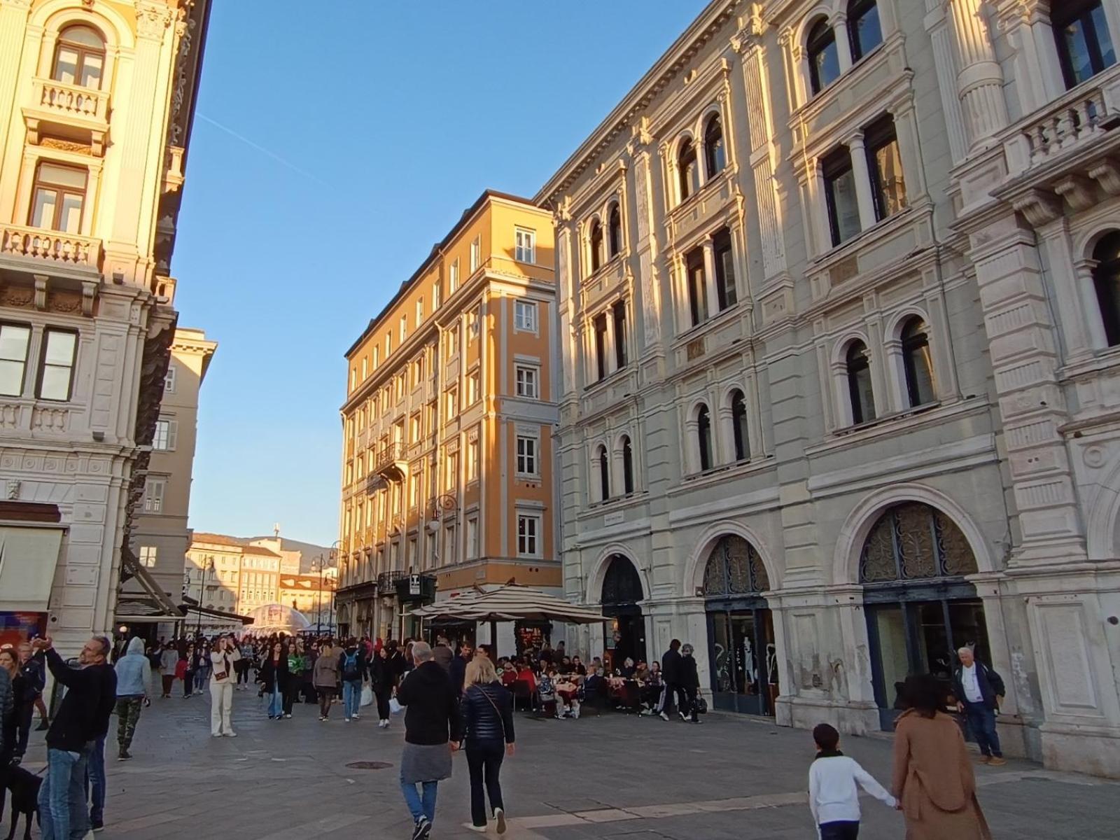 Casa Vacanze Trieste - Vista Piazza Unita Exterior foto