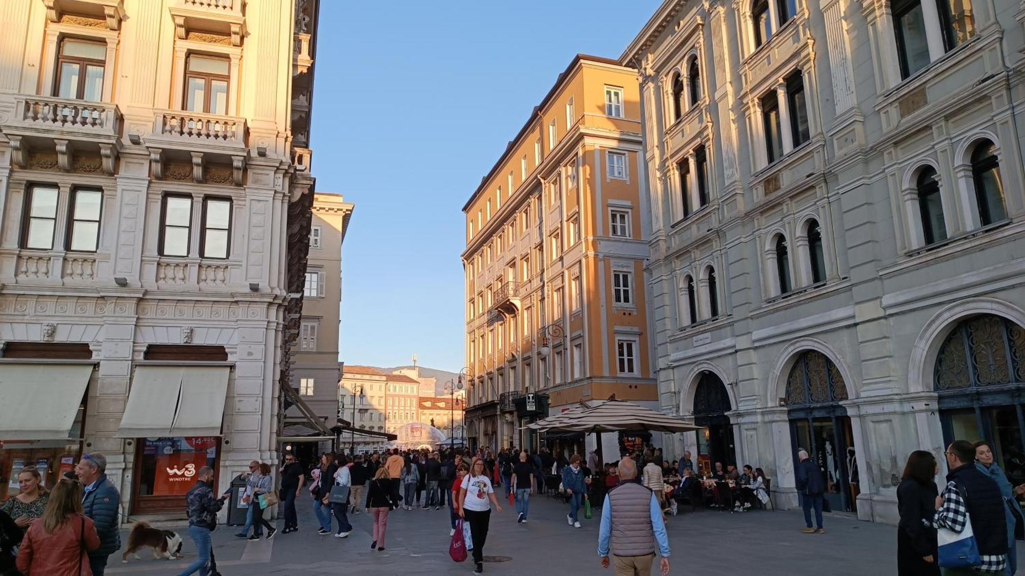 Casa Vacanze Trieste - Vista Piazza Unita Exterior foto